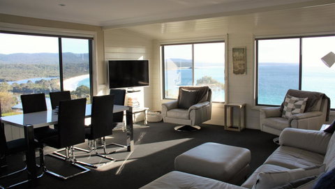 SEA EAGLE COTTAGE Amazing Views Of Bay Of Fires - C Tourism 21