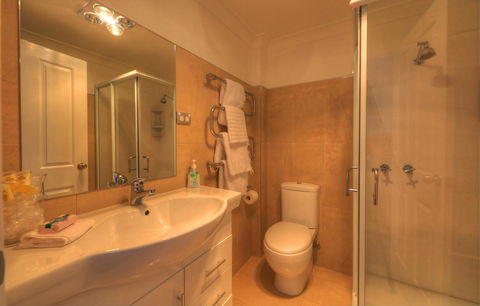 Sheer Pleasure Accommodation - C Tourism 16