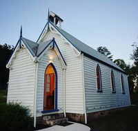 Old White Church Bed  Breakfast - C Tourism