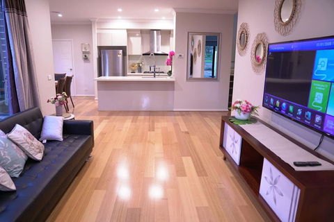 New Comfort House Near Box Hill - C Tourism 2