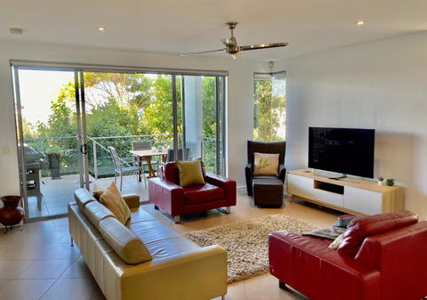 NEW Sunshine Beach Family Escape 3 Bedroom With Free Wifi And Parking - C Tourism 3