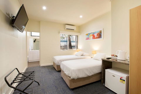 Nightcap At High Flyer Hotel - C Tourism 2