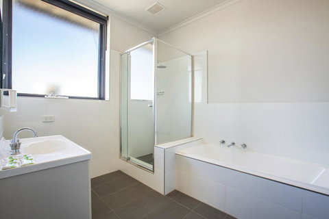 Nightcap At St Albans Hotel - C Tourism 3