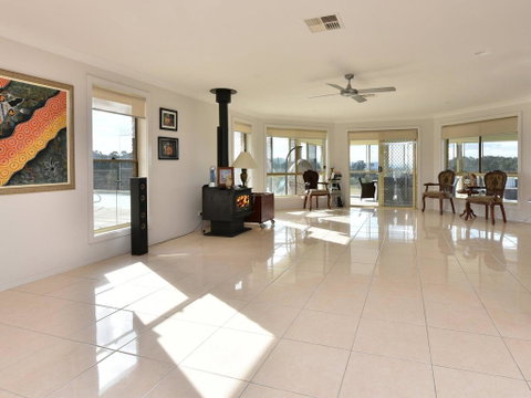 Noble Willow Estate Lovedale. Super Spacious, With Views And Pool - C Tourism 1