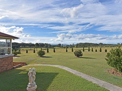 Noble Willow Estate Lovedale. Super Spacious, With Views And Pool - C Tourism 2