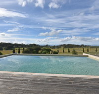 Noble Willow Homestead Lovedale. Super Spacious with views and pool - C Tourism