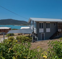 Norm's Beach House - Airlie Beach - C Tourism