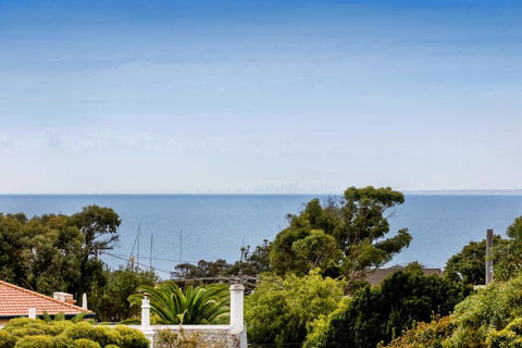 NORTH POINT RETREAT - MORNINGTON - C Tourism 1