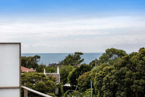 NORTH POINT RETREAT - MORNINGTON - C Tourism 2