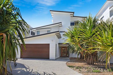 NORTHSHOR- ULTIMATE BEACH HOUSE - C Tourism 1