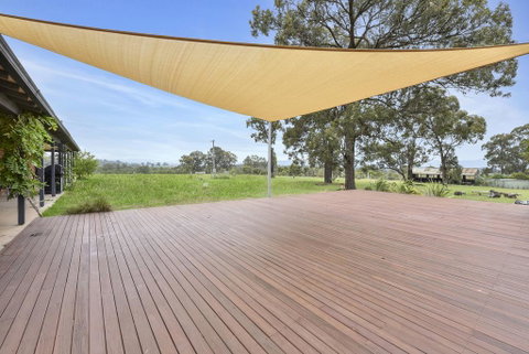 Nulkaba Escape, Super Central, Walk To Zoo, Short Drive To Potters + Wineries - C Tourism 2