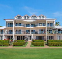 Ocean Breeze Near Parks and Rowes Bay - C Tourism