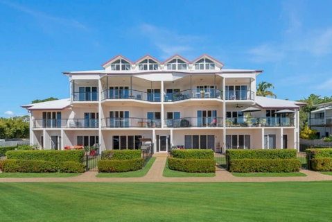 Ocean Breeze, Near Parks And Rowes Bay - C Tourism 0