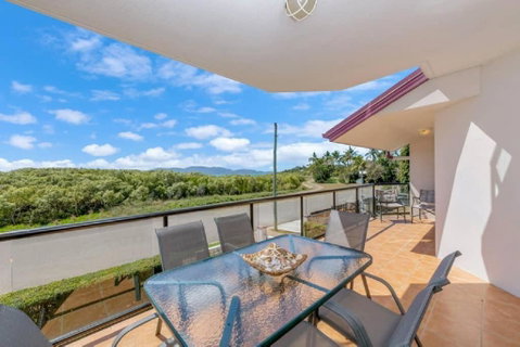 Ocean Breeze, Near Parks And Rowes Bay - C Tourism 2