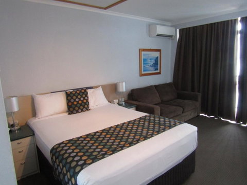 Ocean View Studios 75 The Strand, Free Fast Wifi/Foxtel - C Tourism 3