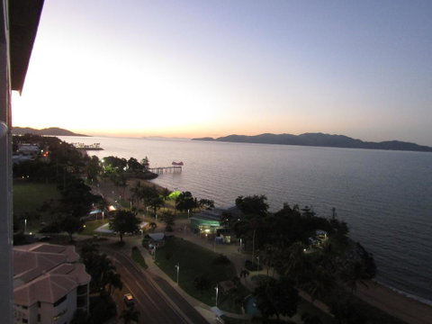 Ocean View Studios 75 The Strand, Free Fast Wifi/Foxtel - C Tourism 1