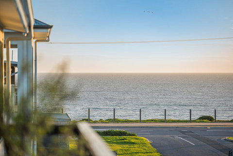 Oceans Eight - C Tourism 1