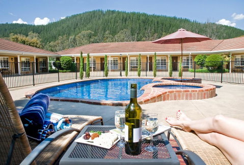 Ovens Valley Motor Inn - C Tourism 0