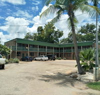 Palm Court Backpackers - C Tourism