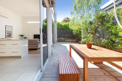 PALM COURT RETREAT - MORNINGTON - C Tourism 2
