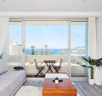 Panoramic Ocean Views in Stylish Manly Apartment - C Tourism