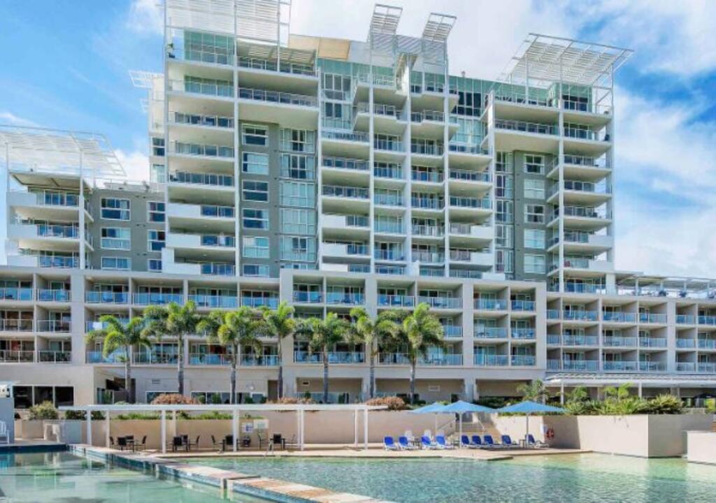 Pelican Waters QLD C Tourism