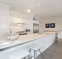 Penguin 4 Bedroom House by Shoalwater Executive Homes - C Tourism