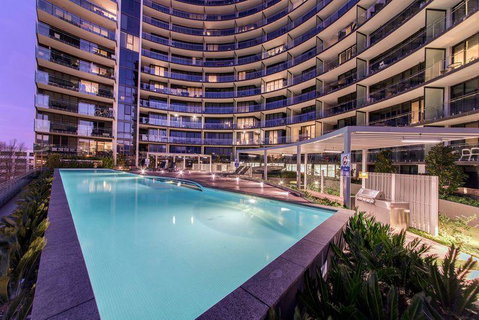 Perfectly Located Modern Apartment - Canberra CBD - C Tourism 1