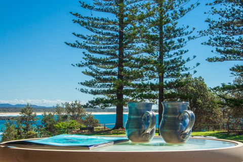 PERFECTLY POSITIONED BEACHFRONT APARTMENT-GREAT LOCATION WITH OCEAN VIEWS - C Tourism 0