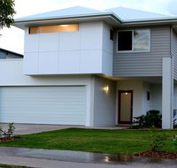 Petrie Beach Holiday Home - C Tourism