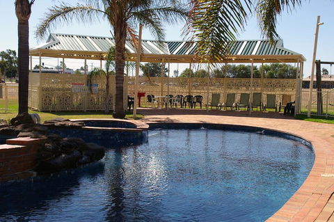 Pines Country Club Motor Inn - C Tourism 2