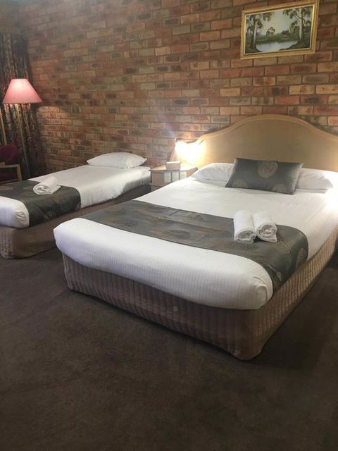 Pines Country Club Motor Inn - C Tourism 3