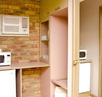 Pines Country Club Motor Inn - C Tourism