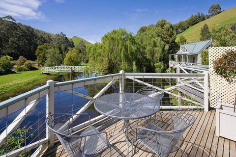 PLUM TREE STUDIO - Couples Lakeside Spa Retreat - C Tourism 1