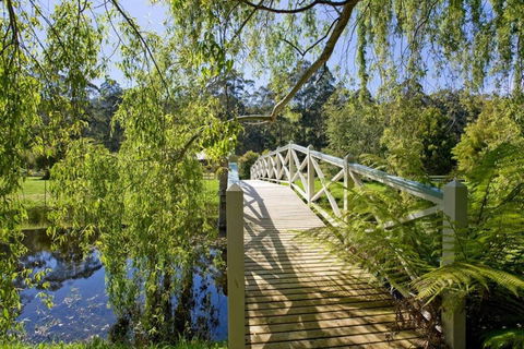 PLUM TREE STUDIO - Couples Lakeside Spa Retreat - C Tourism 2