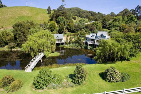 PLUM TREE STUDIO - Couples Lakeside Spa Retreat - C Tourism 3