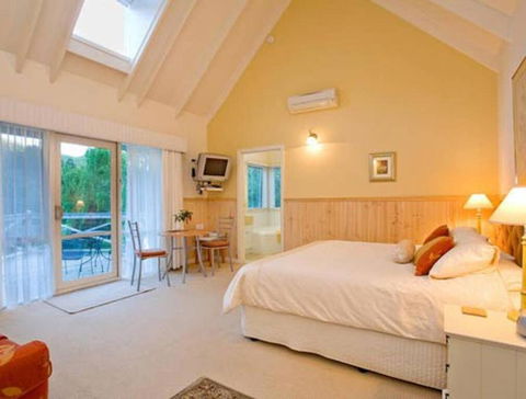 PLUM TREE STUDIO - Couples Lakeside Spa Retreat - C Tourism 0
