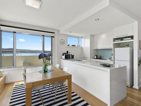 POINT GREY APARTMENT ONE - VIEWPOINT - C Tourism 1