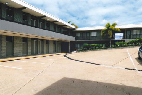 PRECINCT HOTEL GLADSTONE - C Tourism 0