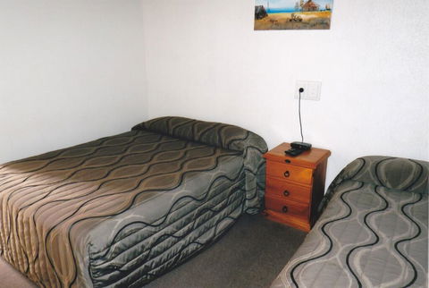 PRECINCT HOTEL GLADSTONE - C Tourism 2