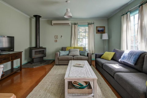 Prue's Cottage - Well Appointed Family Getaway - C Tourism 2
