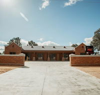 Red Waratah Accommodation - C Tourism