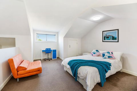 Relax In A Spacious & Modern Townhouse In Asquith - C Tourism 3
