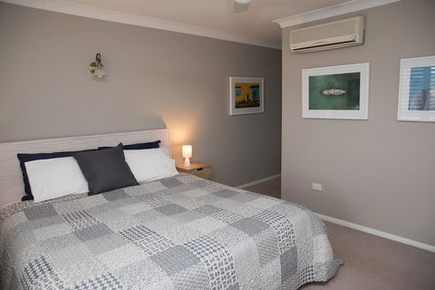 Riverside Haven - Boating, Fishing, Beach, Cafes In Walking Range - C Tourism 3
