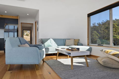 Rocky Ridge - L'Abode Accommodation - C Tourism 2