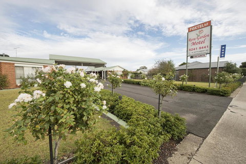 Rose Garden Motel - C Tourism 1
