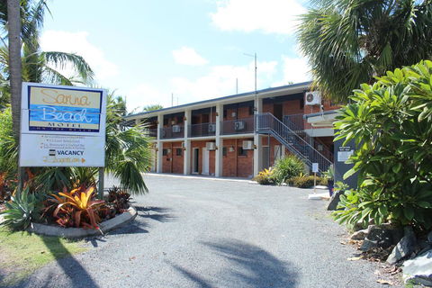 Sarina Beach Motel - C Tourism 2