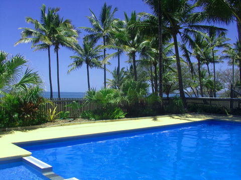 Sarina Beach Motel - C Tourism 0