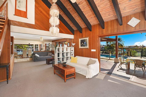 SCHMAN55-WATERFRONT, RESORT-STYLE ENTERTAINER - C Tourism 1