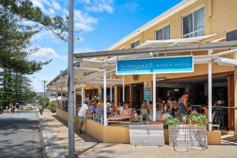 Seabreeze Beach Hotel - C Tourism 0
